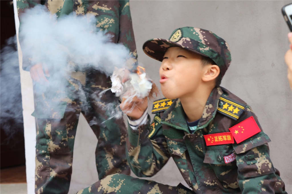 軍營(yíng)磨礪，戶外生存