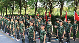 簡述孩子參加軍事特訓(xùn)營之后有什么變化