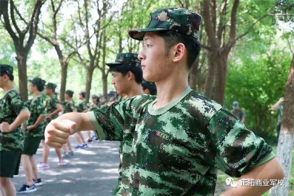 孩子不獨(dú)立,為什么要參加軍事夏令營(yíng)？